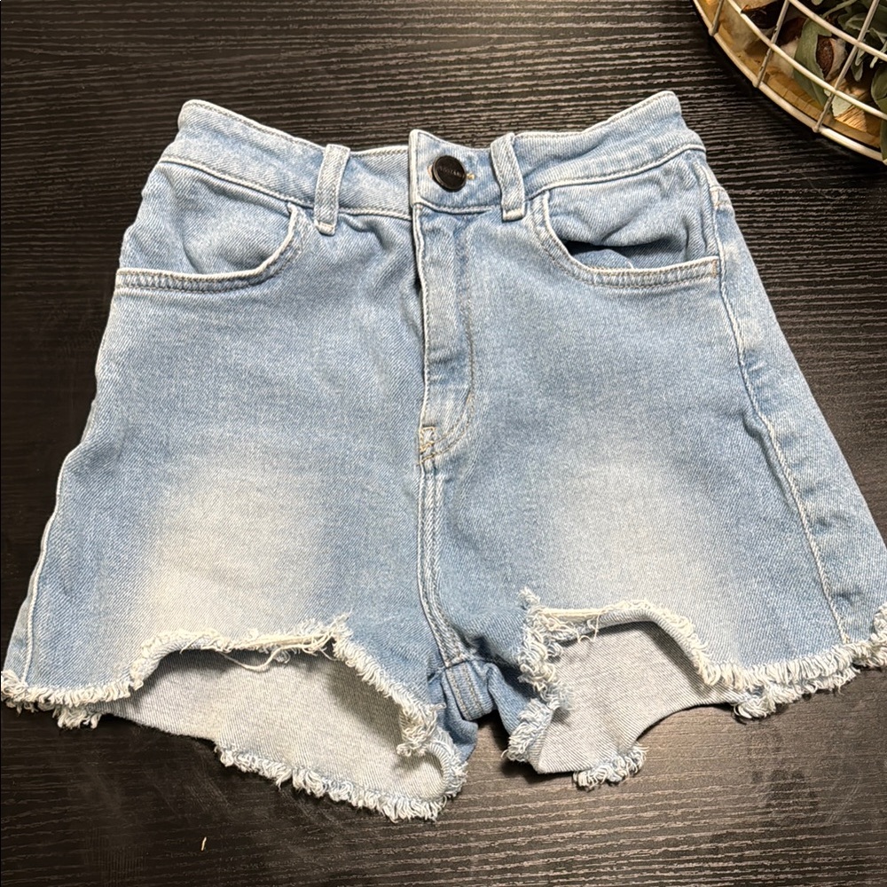 FITJEANS Light Wash Frayed High-Rise Denim Shorts
